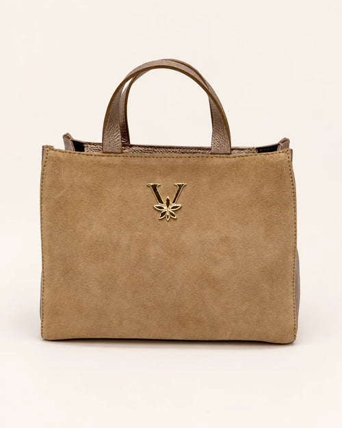 Bolso reversible CATALINA arena y metal, 100% piel hecho en España — cara arena en ante, vista frontal