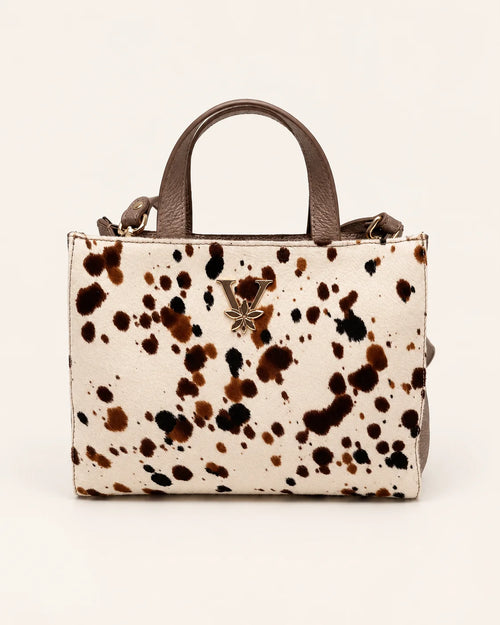 Bolso reversible CATALINA chocolate y vaca, 100% piel hecho en España — cara estampado vaca, vista frontal de valenta unic