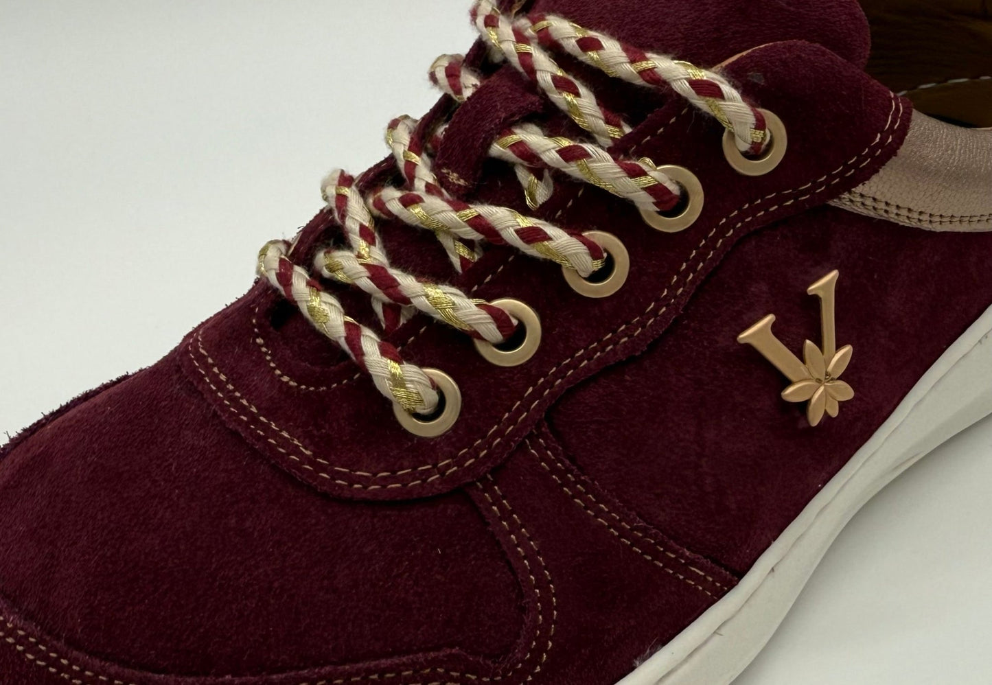 LÍA Borgoña: barefoot moderno con elegancia natural que se siente en cada paso. - VALENTA UNIC