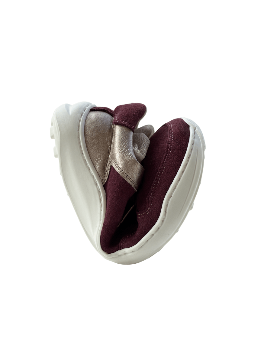 LÍA Borgoña: barefoot moderno con elegancia natural que se siente en cada paso. - VALENTA UNIC