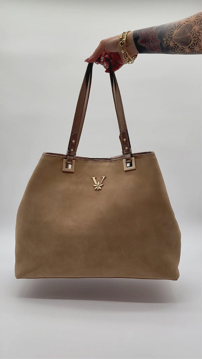 LOLA · Chocolate & Sand