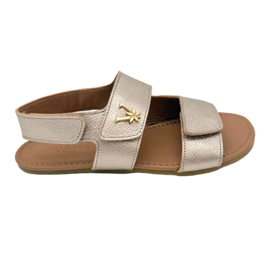 Sandalia barefoot SELINA platino · detalle · VALENTA UNIC