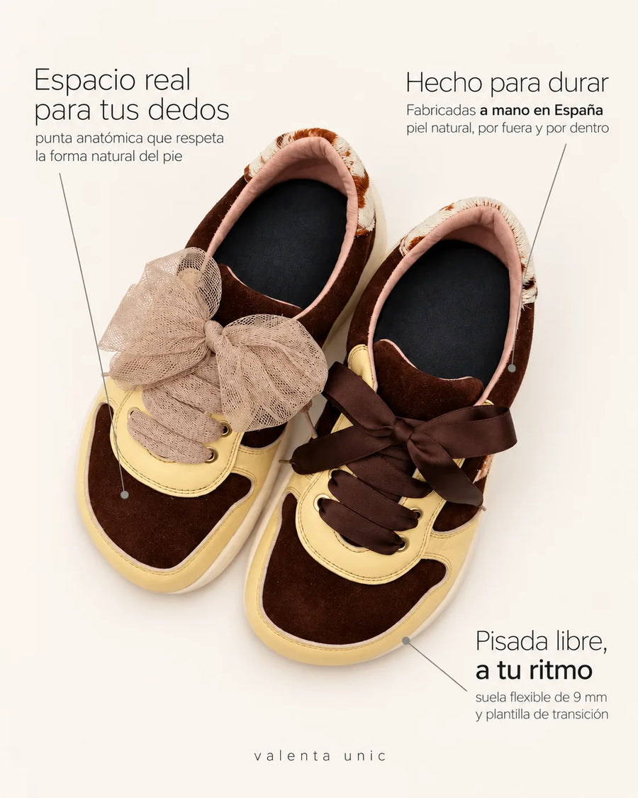 Infografía de la deportiva barefoot de transición LÍA mantequilla de Valenta Unic: hecha a mano en España en piel por dentro y por fuera, puntera ancha y suela de 9 mm